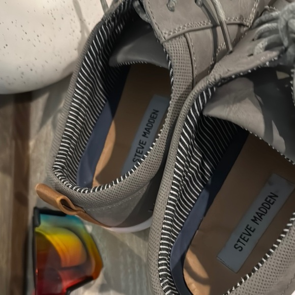 Steve Madden Gray Sneakers Sleek Suede Style - Picture 4 of 9